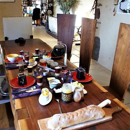 Chateau De La Chasse-guerre