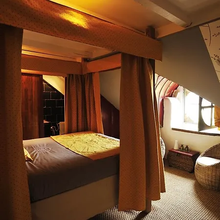 Chateau De La Chasse-guerre