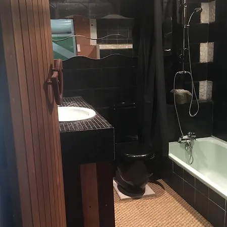 Chateau De La Chasse-guerre * Hardanges