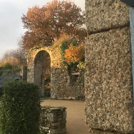 Chateau De La Chasse-guerre Bed and Breakfast *