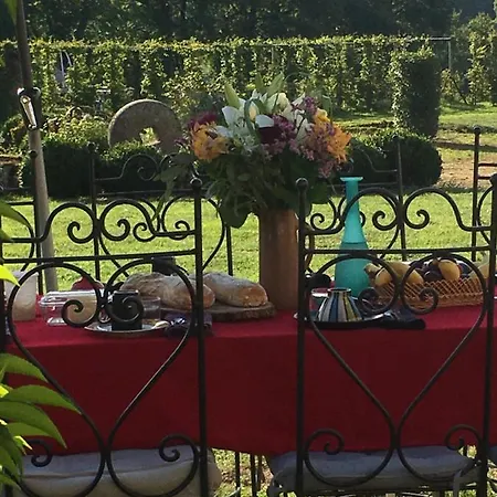 Chateau De La Chasse-guerre Hardanges