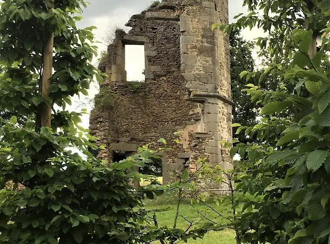 Chateau De La Chasse-guerre * Hardanges