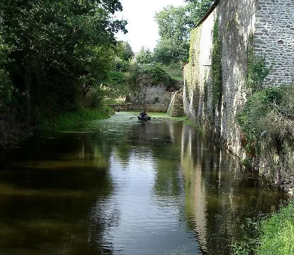 Chateau De La Chasse-guerre Hardanges