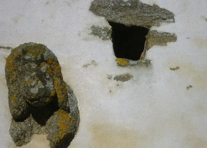 Chateau De La Chasse-guerre