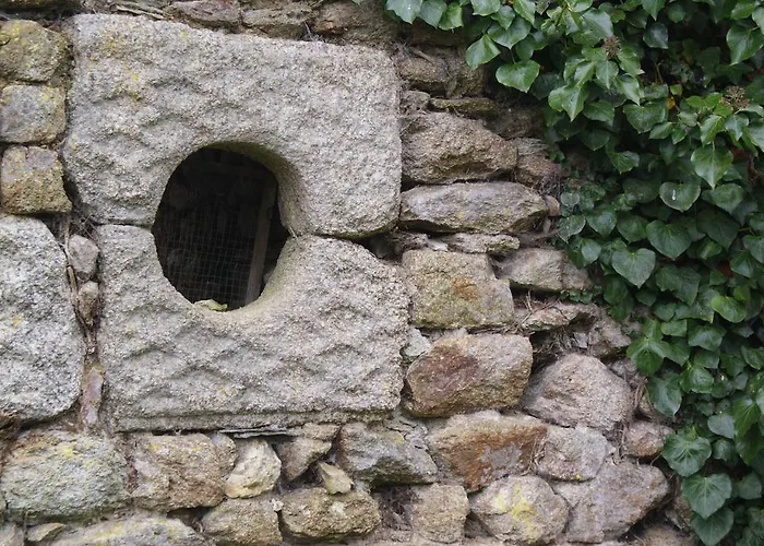 Chateau De La Chasse-guerre Hardanges