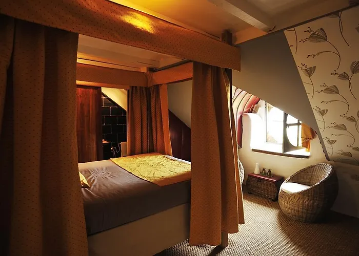 Chateau De La Chasse-guerre