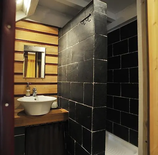 Chateau De La Chasse-guerre B&B *