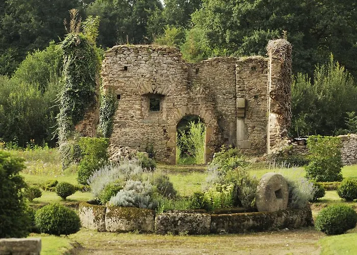 Chateau De La Chasse-guerre Hardanges