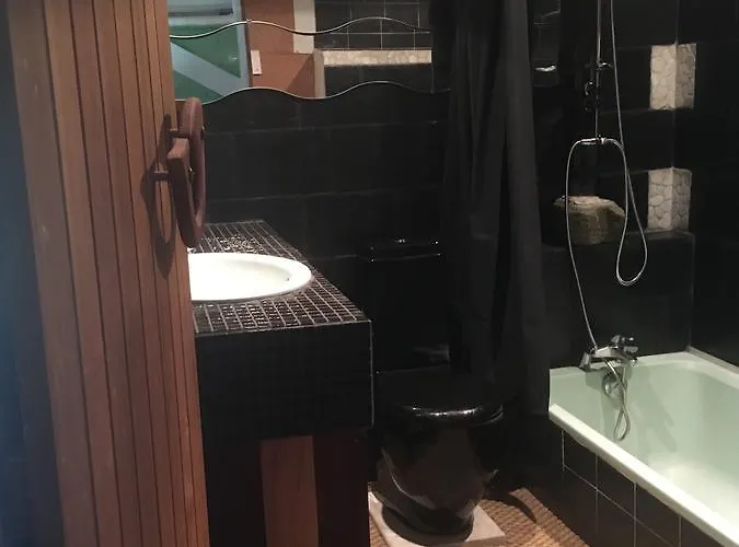 Chateau De La Chasse-guerre * Hardanges