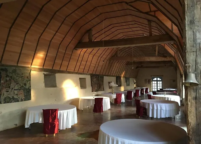 Chateau De La Chasse-guerre * Hardanges