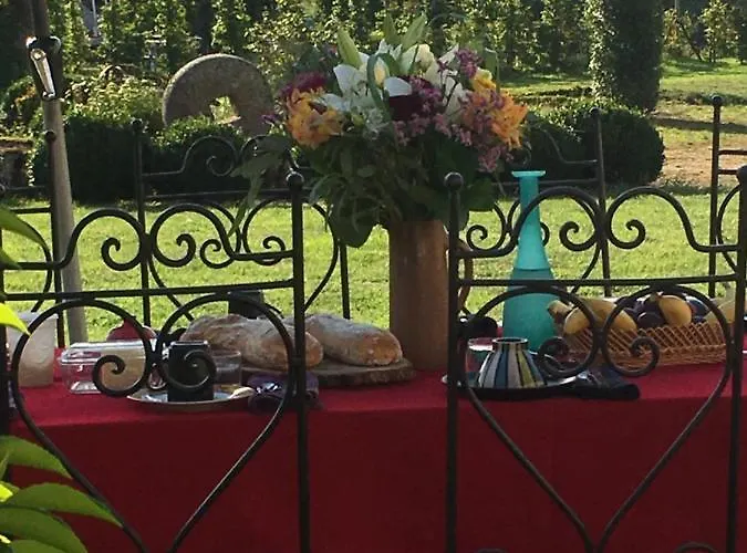 Chateau De La Chasse-guerre Hardanges